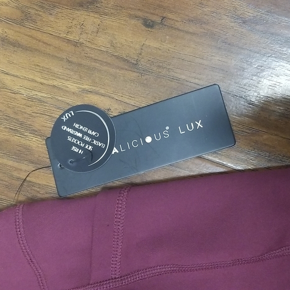 NWT Yogalicious Lux Mauvewood Burgundy Leggings Size Small - Picture 5 of 12